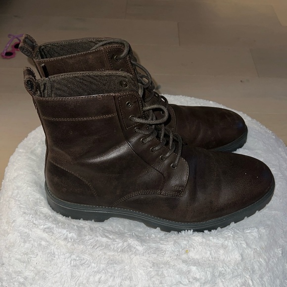 Hello I’m selling a pair of OSOS design Boots size 11. - Picture 2 of 4